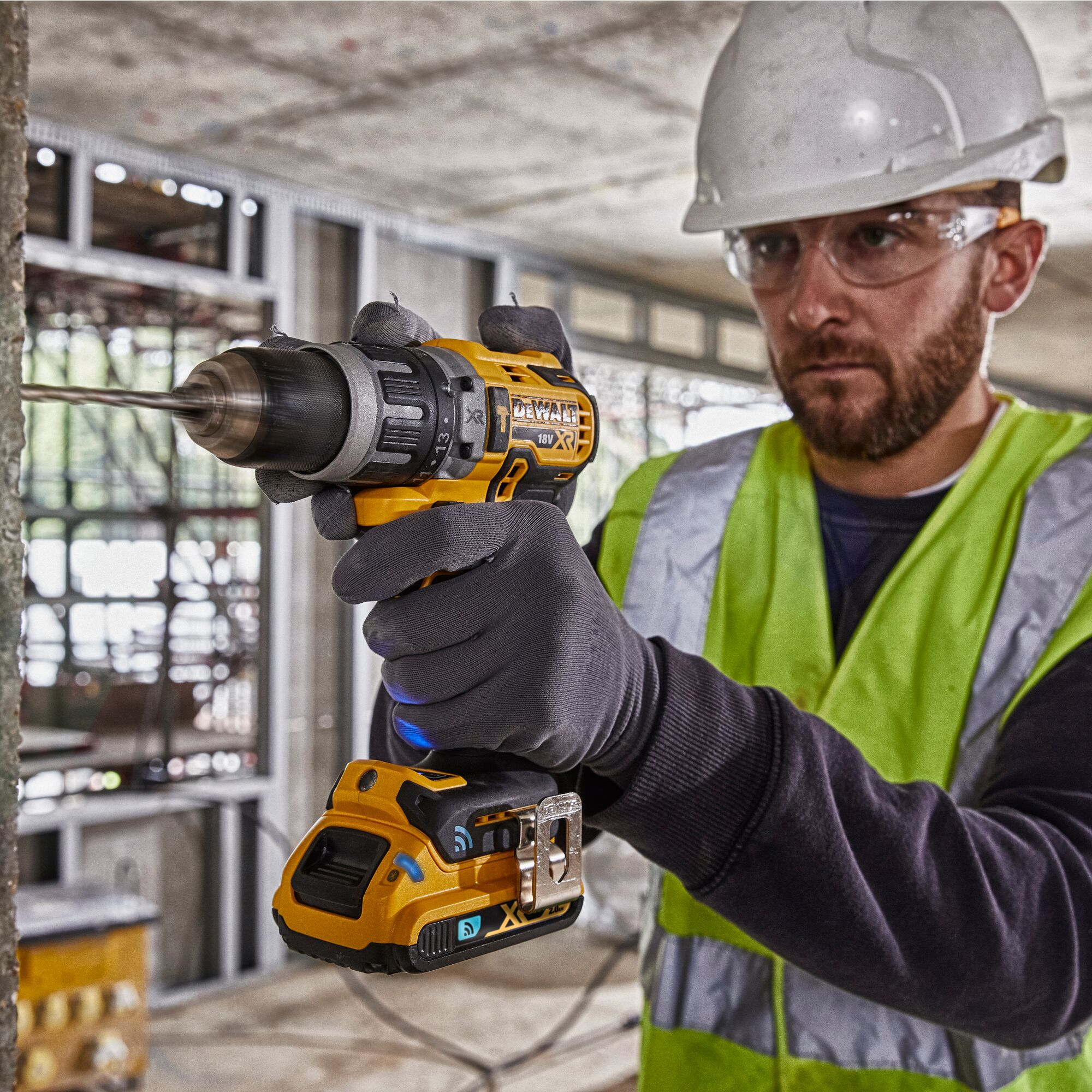 18V XR Tool Connect Hammer Drill Driver 2 X 5 Ah DEWALT