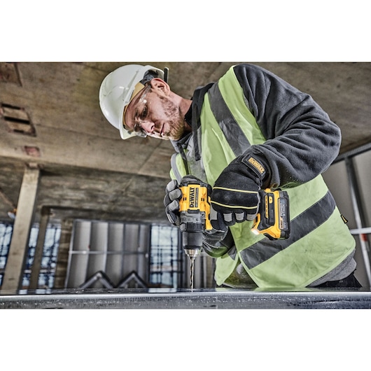 18V XR Brushless Drill Driver - 2 X 1.7Ah POWERSTACK Batteries