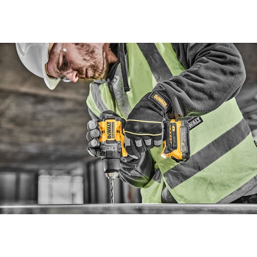18V XR Brushless Drill Driver - 2 X 1.7Ah POWERSTACK Batteries