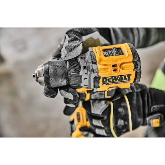 A gloved hand adjusting the torque setting on a DCD800 18V XR Brushless Drill Driver