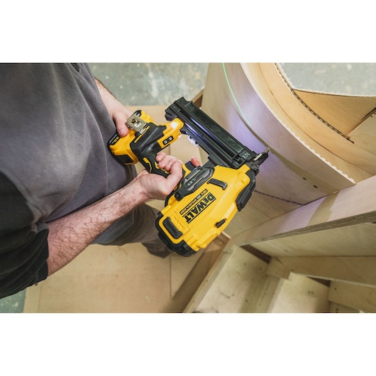DEWALT tools BSV520BRB and DCN210SN-XJ used in woodworking. Photo shows user working on a curved wood piece.