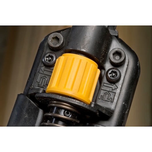 18V XR Brushless Metal Connector Nailer (2 x 2 Ah)