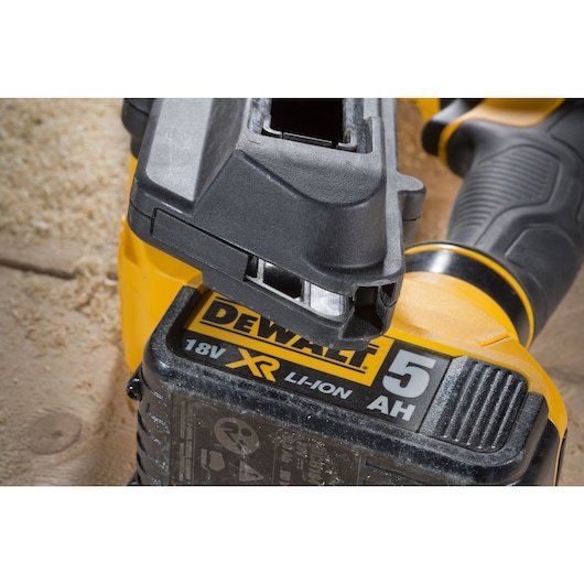 18V XR Brushless Metal Connector Nailer (2 x 2 Ah)