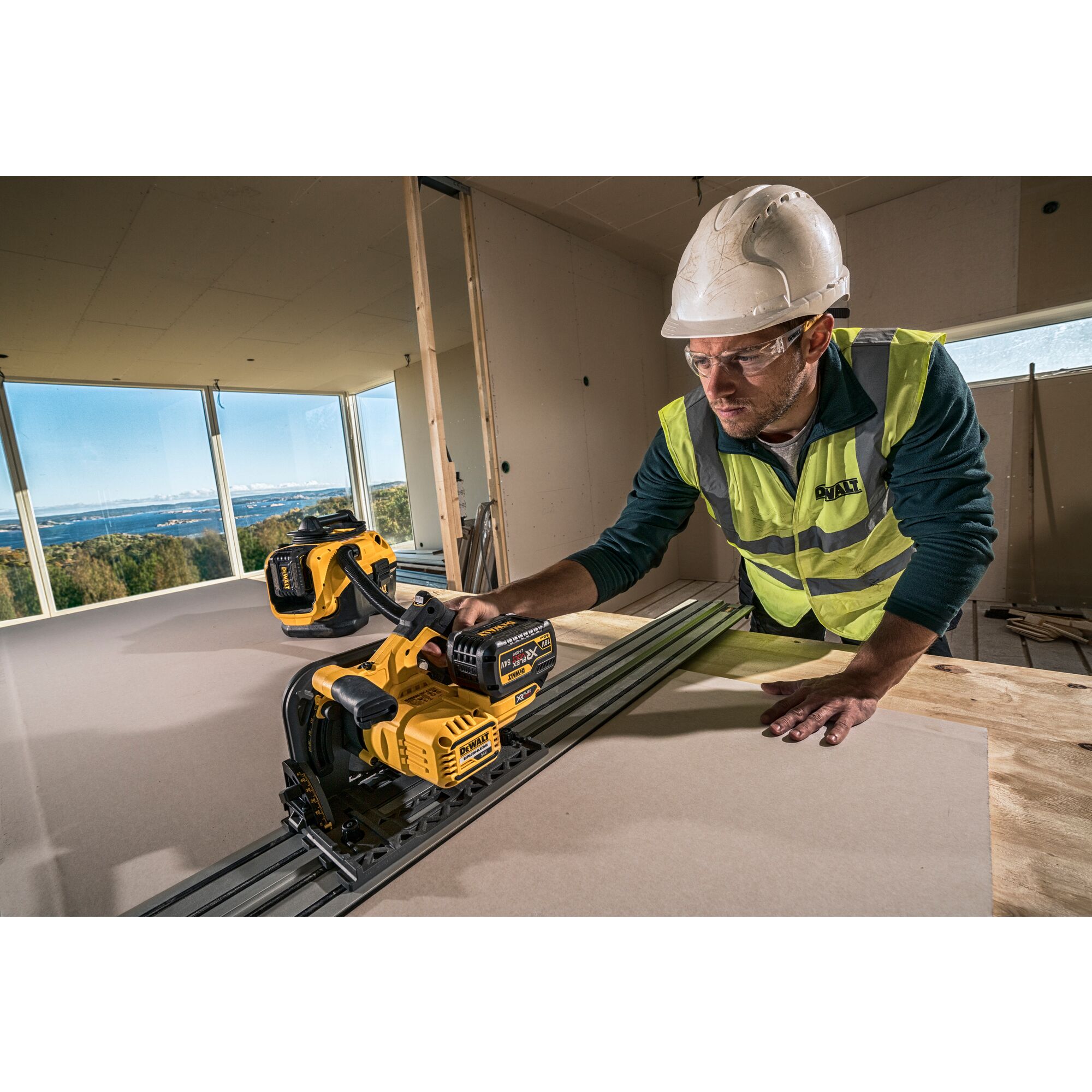 Dewalt 54v 2025 hoover