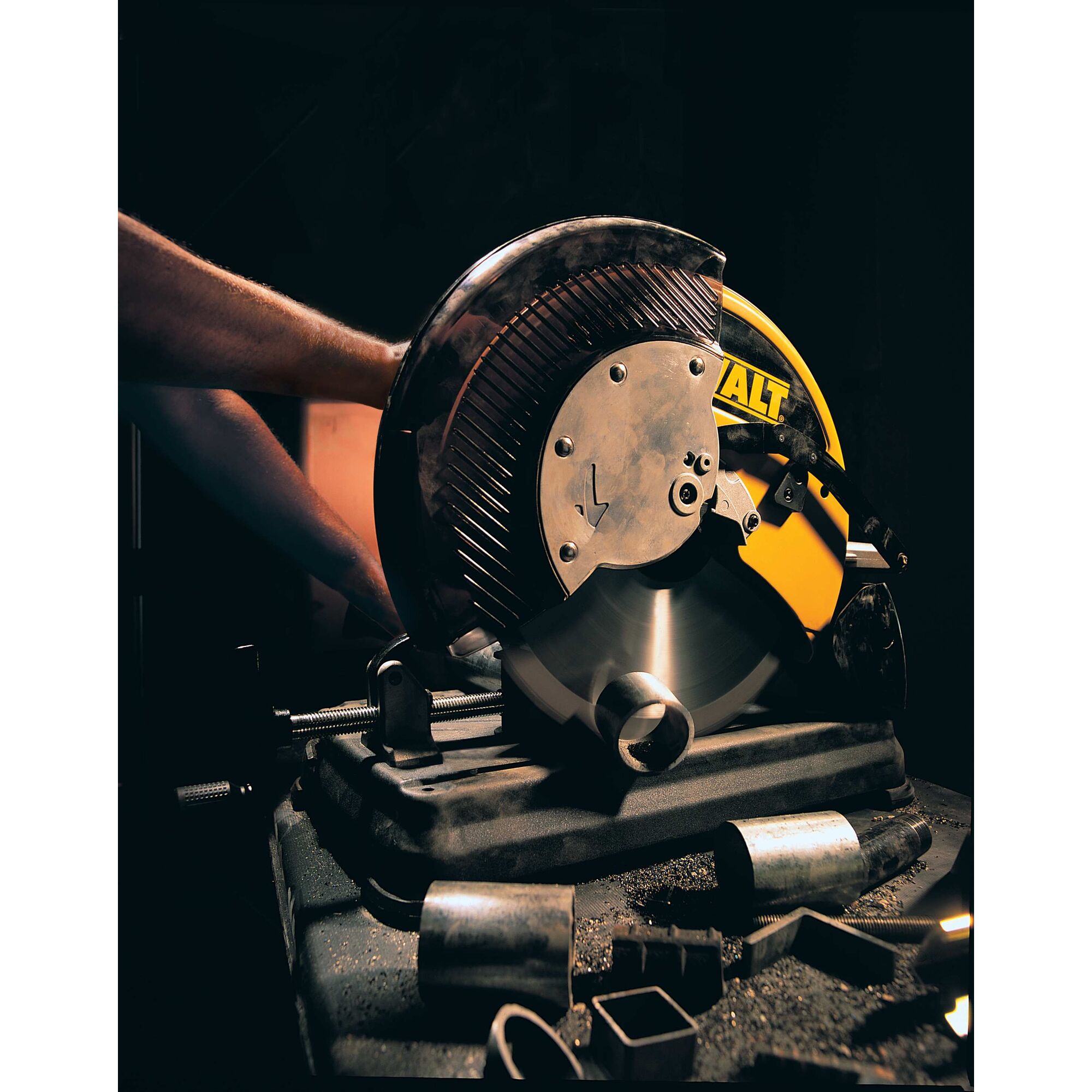 2200W 355mm TCT Chop saw with Soft start DEWALT